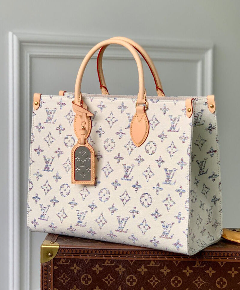 Louis Vuitton OnTheGo MM M24708 Cream
